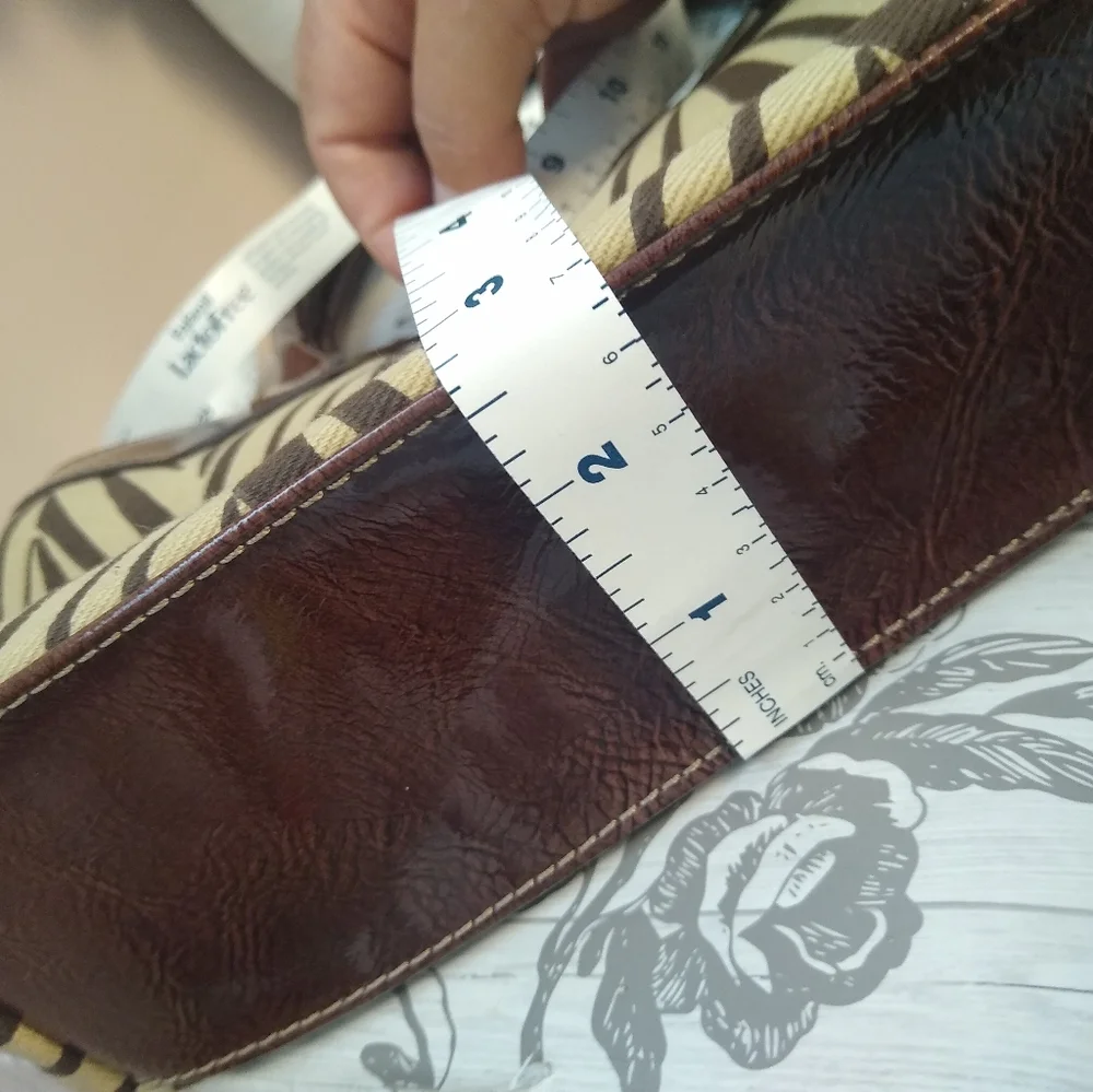 🌿 3/$15🌿EUC⚡Liz Claiborne small shoulder bag - Picture 12 of 14